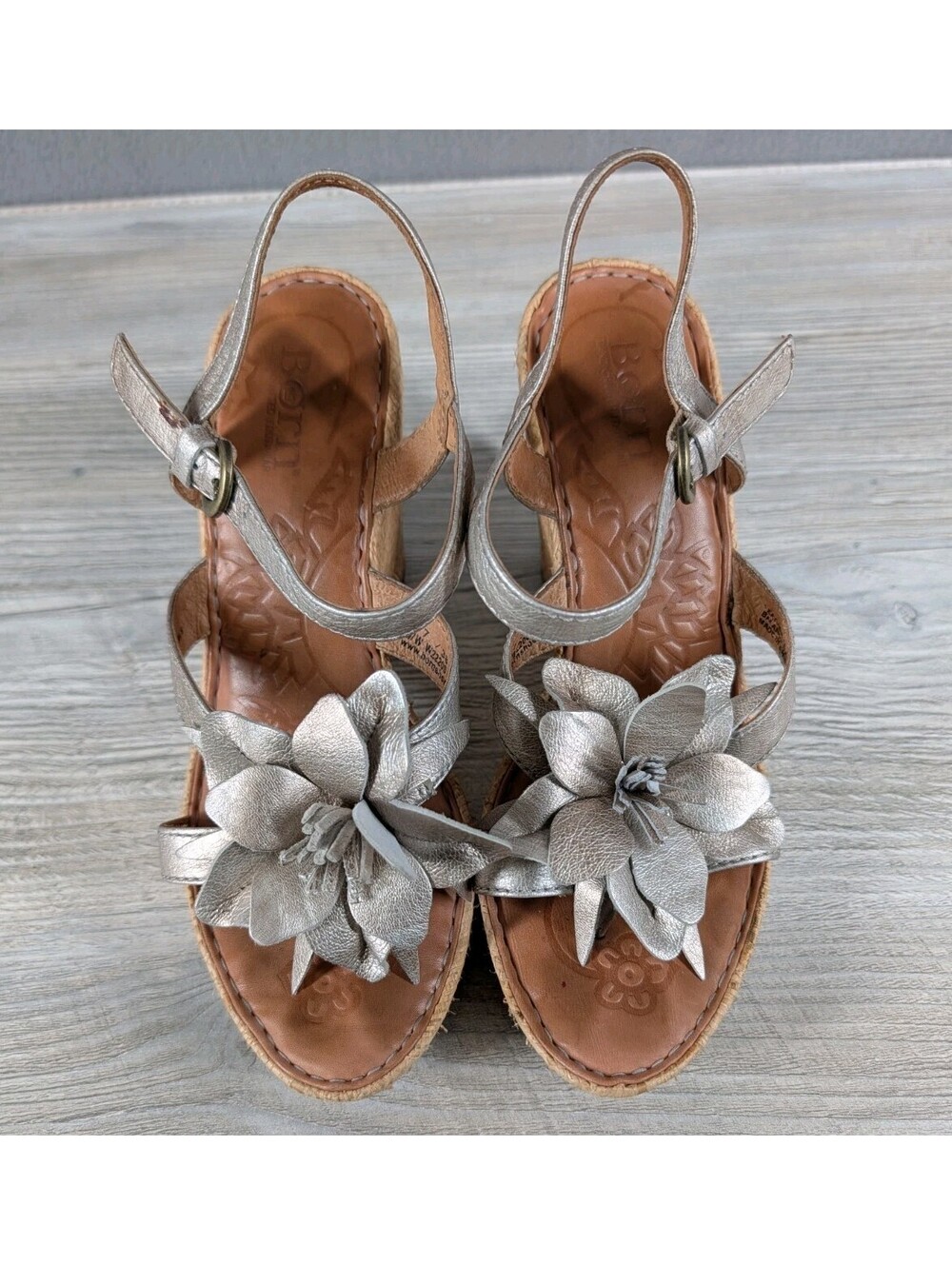 Born Womens 7 M Silver Leather Flower Wedge Sandals Slingback Comfort Boho